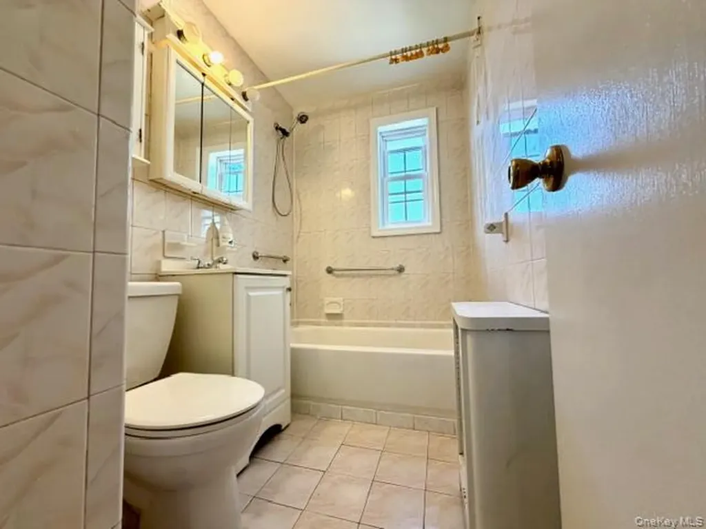 65-26B 223 Place Bayside NY 11364