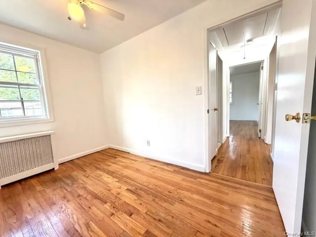 65-26B 223 Place Bayside NY 11364