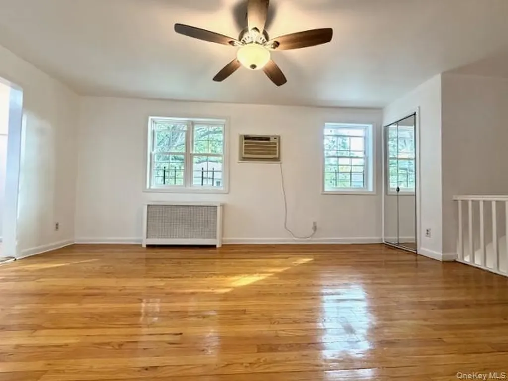 65-26B 223 Place Bayside NY 11364