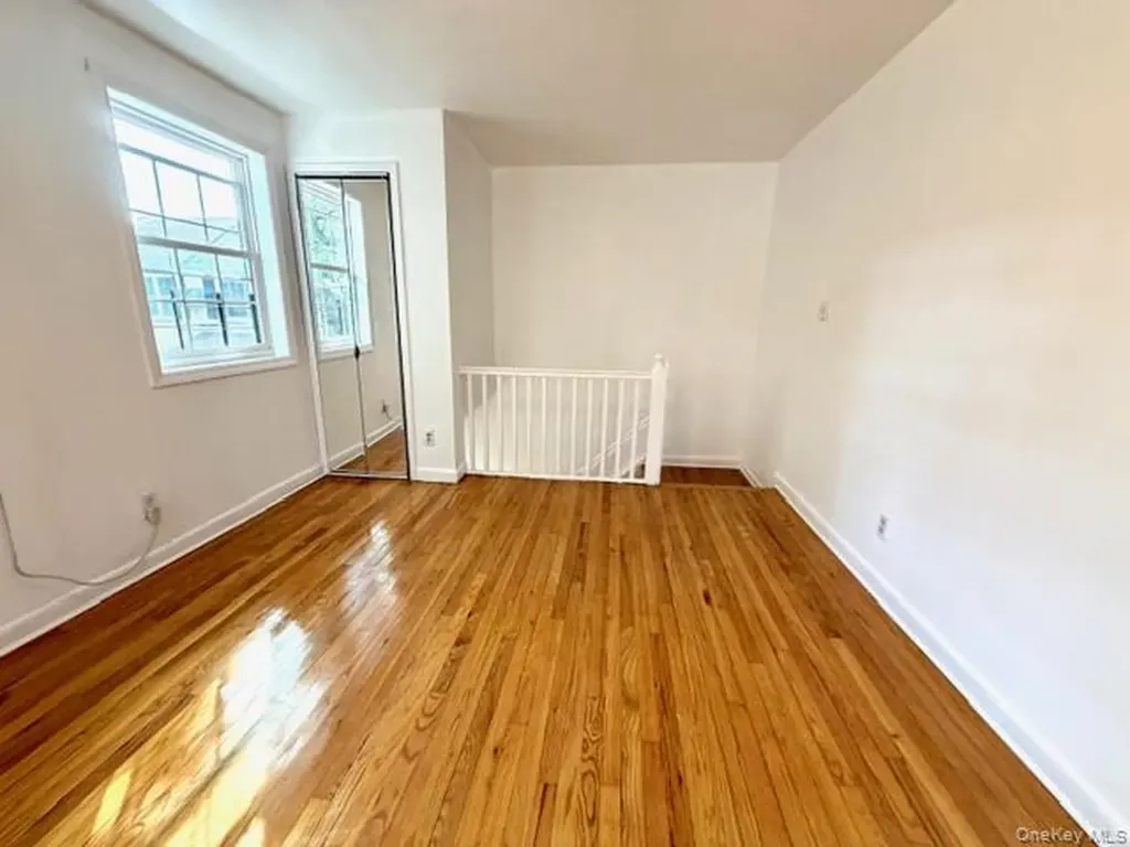 65-26B 223 Place Bayside NY 11364