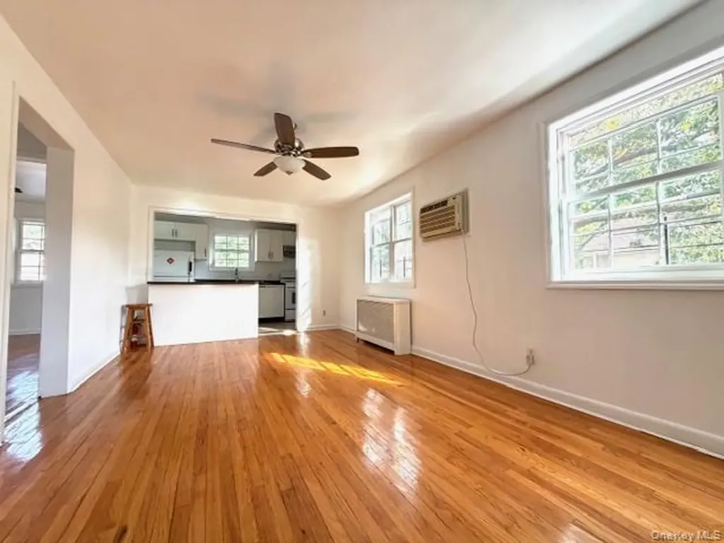 65-26B 223 Place Bayside NY 11364