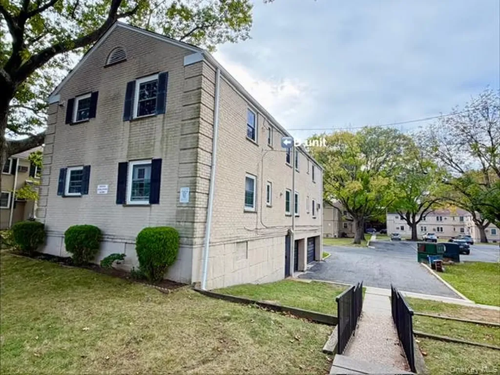 65-26B 223 Place Bayside NY 11364