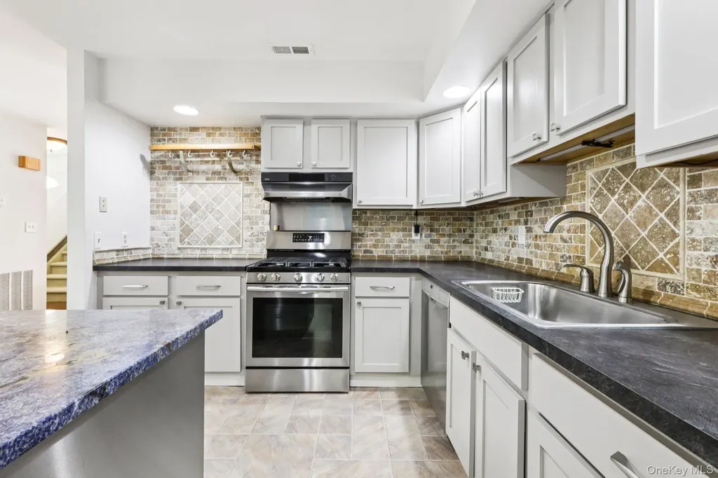 41 Village Gate Way Nyack NY 10960
