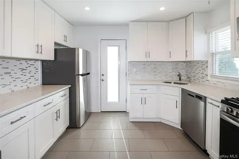 132 Bethel Road Albertson NY 11507