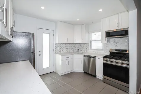 132 Bethel Road Albertson NY 11507