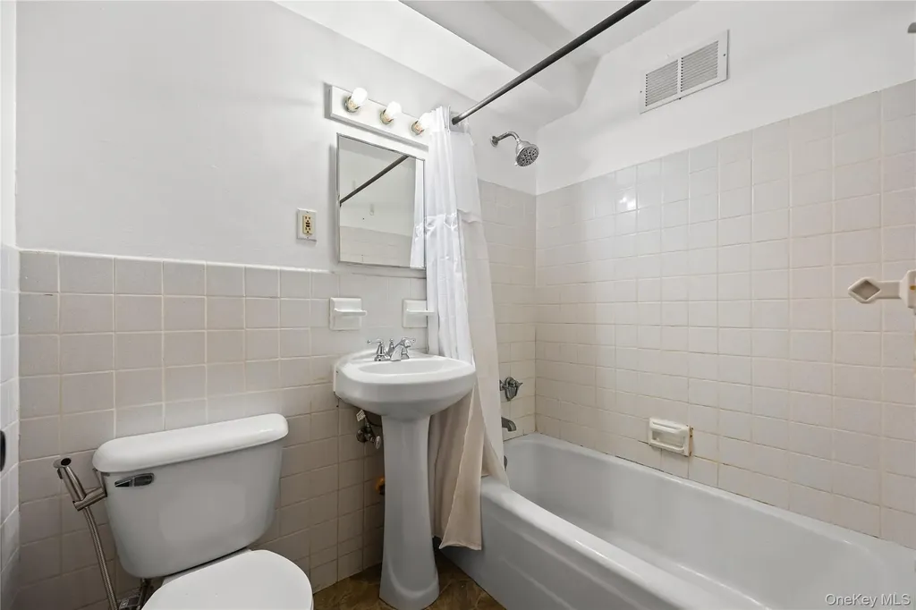 3410 De Reimer Avenue Bronx NY 10475