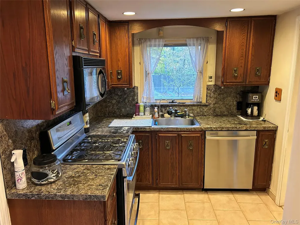 20 E Shore Drive Patchogue NY 11772