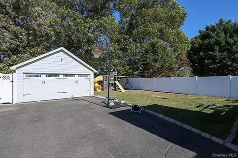 22 Davenport Place Bellmore NY 11710