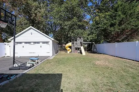 22 Davenport Place Bellmore NY 11710