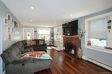 22 Davenport Place Bellmore NY 11710