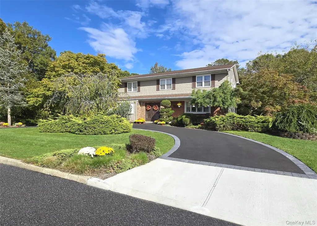 7 Royal Oaks Drive Centereach NY 11720