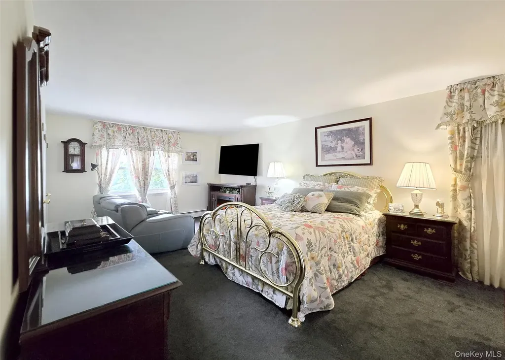 7 Royal Oaks Drive Centereach NY 11720