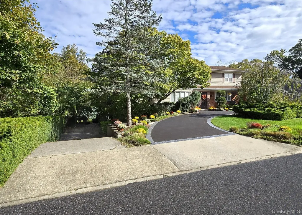 7 Royal Oaks Drive Centereach NY 11720