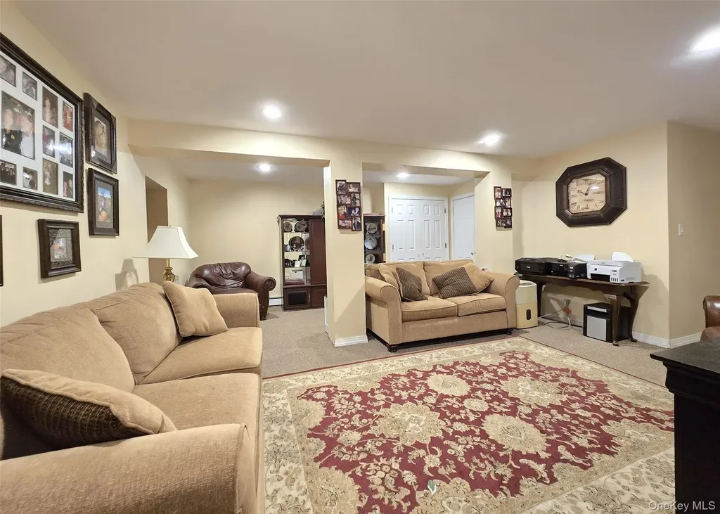 7 Royal Oaks Drive Centereach NY 11720
