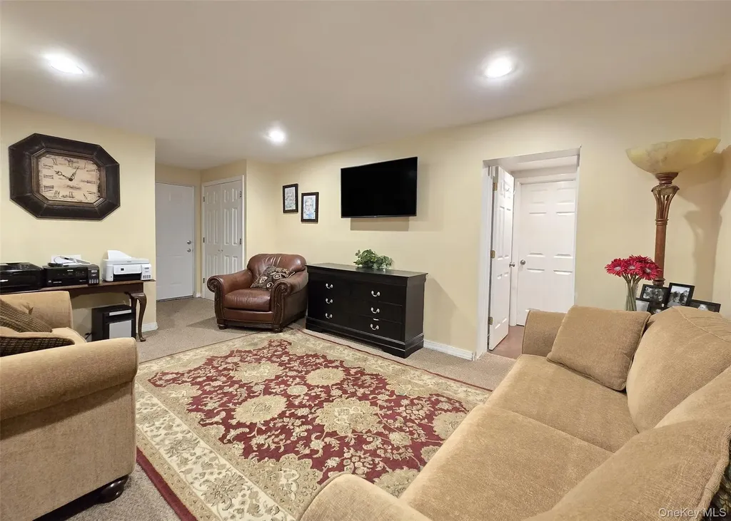 7 Royal Oaks Drive Centereach NY 11720