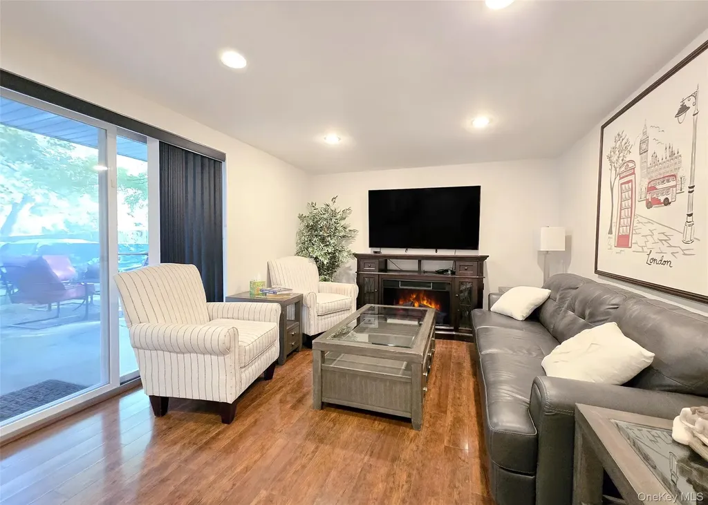 7 Royal Oaks Drive Centereach NY 11720
