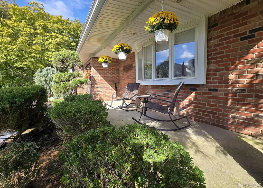 7 Royal Oaks Drive Centereach NY 11720