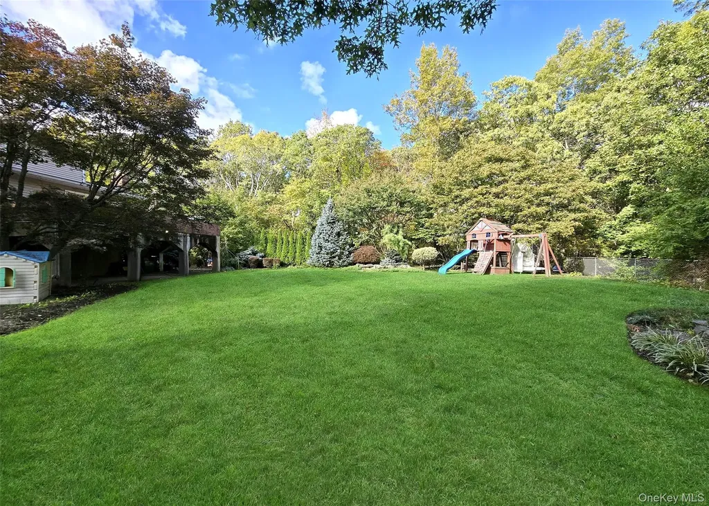 7 Royal Oaks Drive Centereach NY 11720