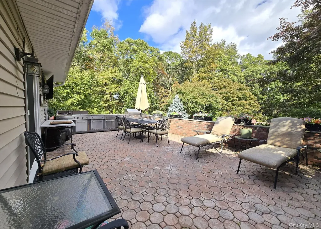 7 Royal Oaks Drive Centereach NY 11720