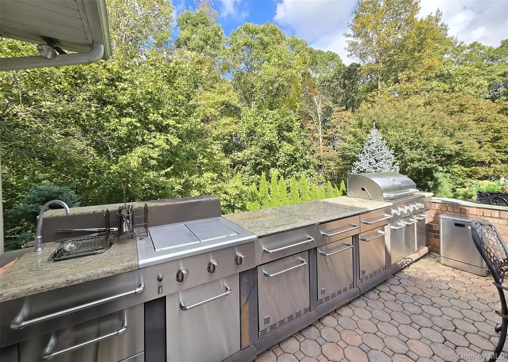 7 Royal Oaks Drive Centereach NY 11720