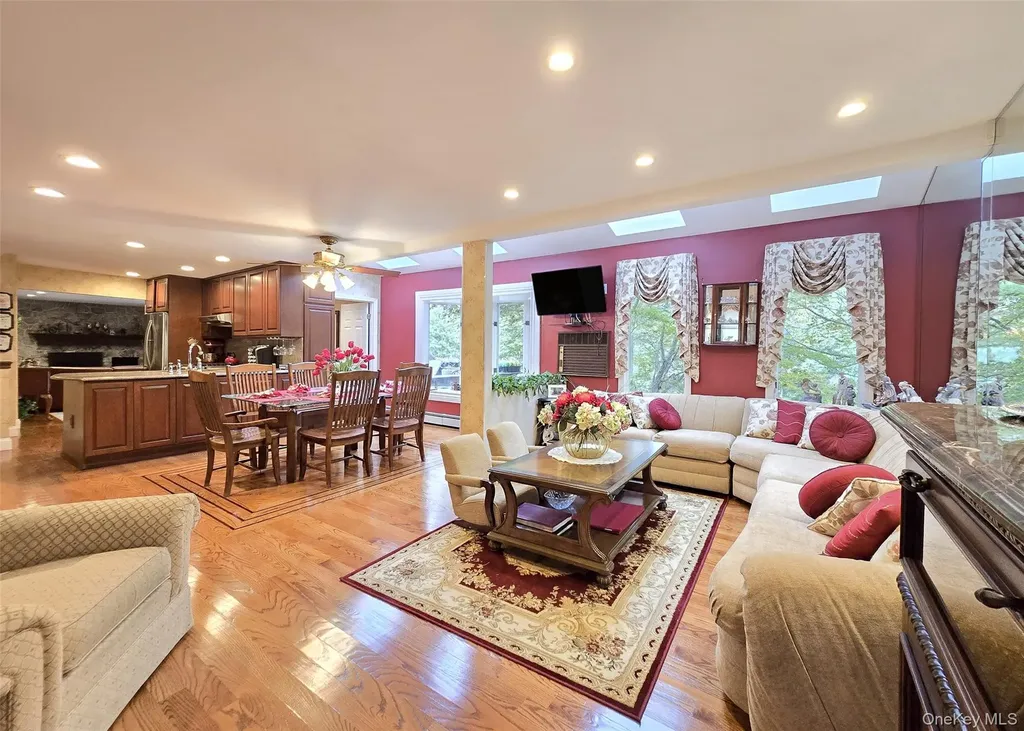 7 Royal Oaks Drive Centereach NY 11720