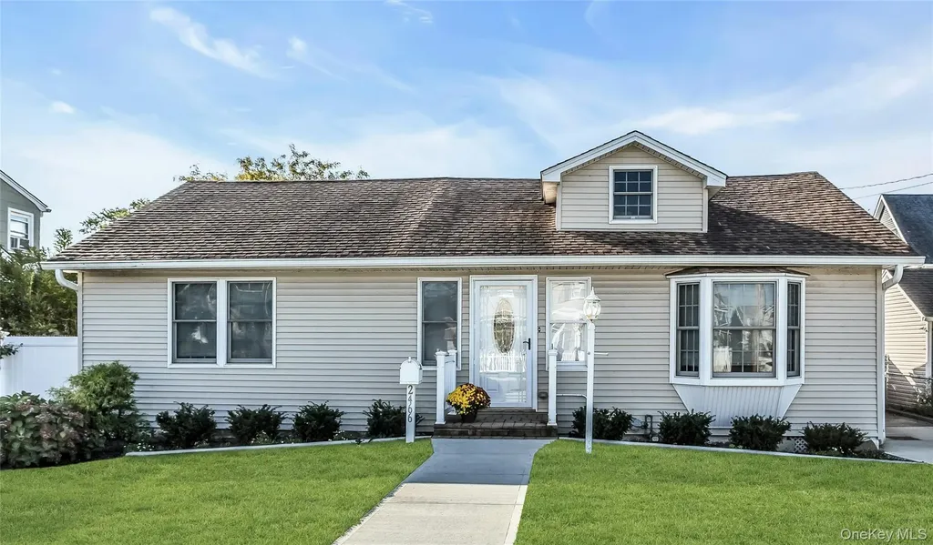 2466 Army Place Bellmore NY 11710