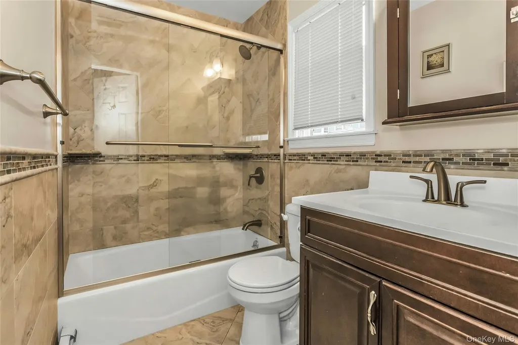 2466 Army Place Bellmore NY 11710