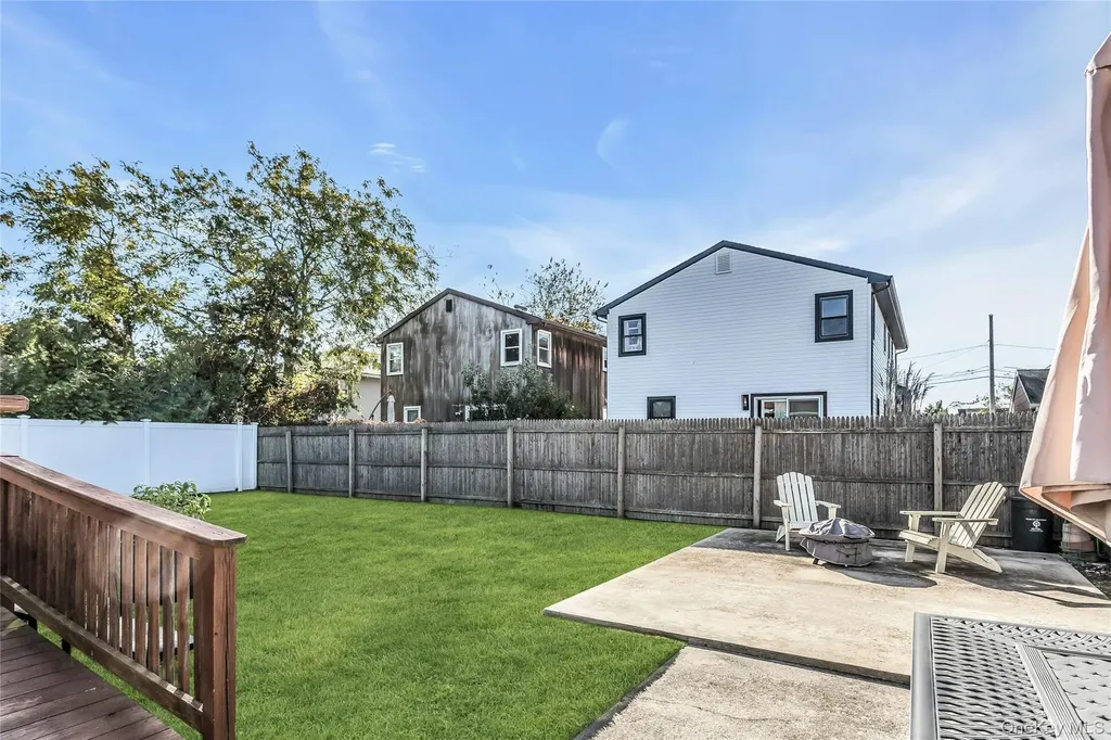 2466 Army Place Bellmore NY 11710