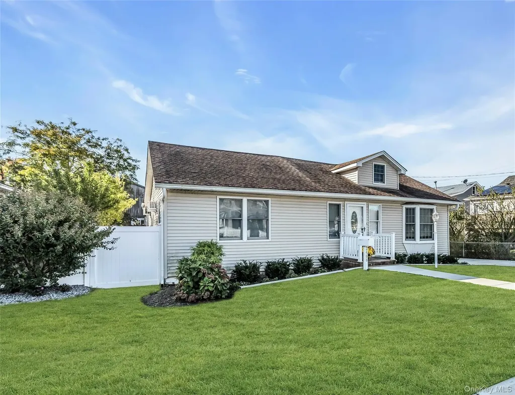 2466 Army Place Bellmore NY 11710
