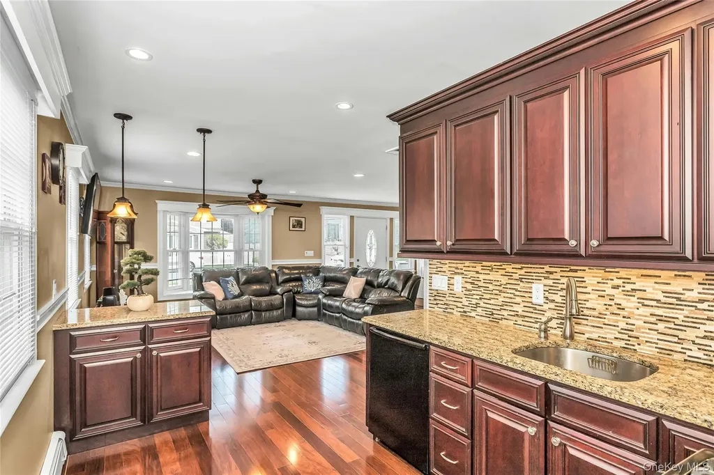 2466 Army Place Bellmore NY 11710