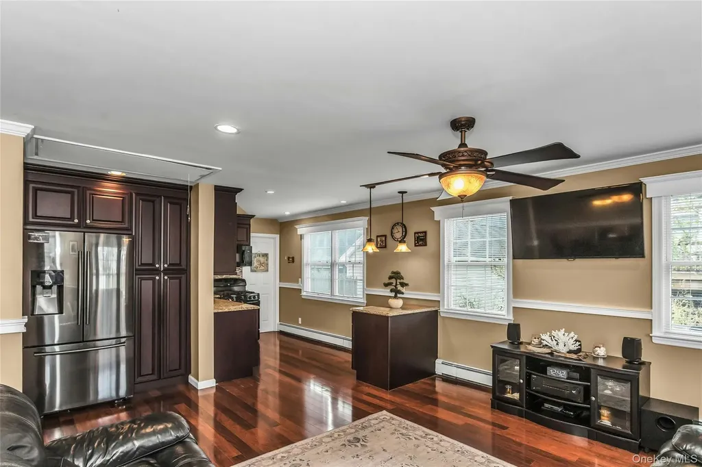 2466 Army Place Bellmore NY 11710