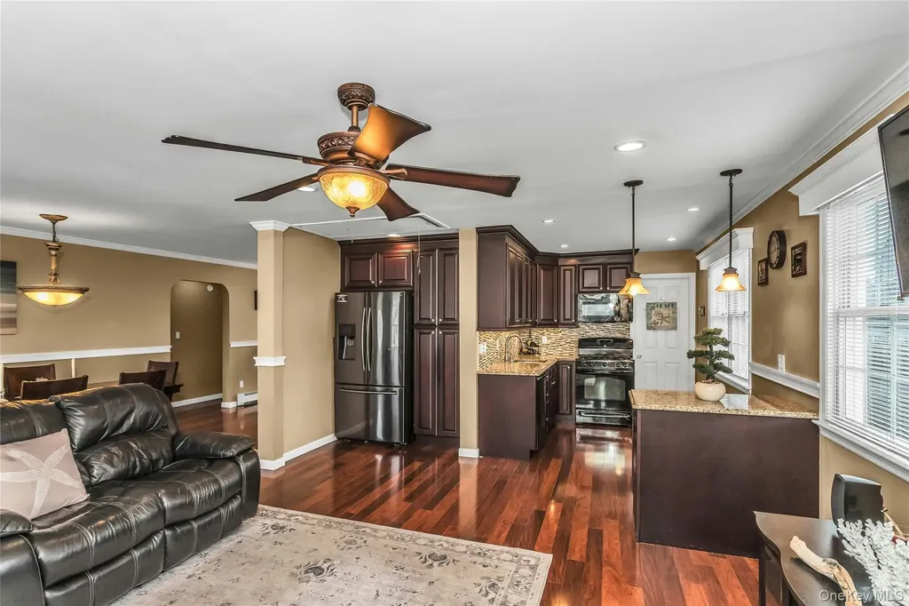 2466 Army Place Bellmore NY 11710