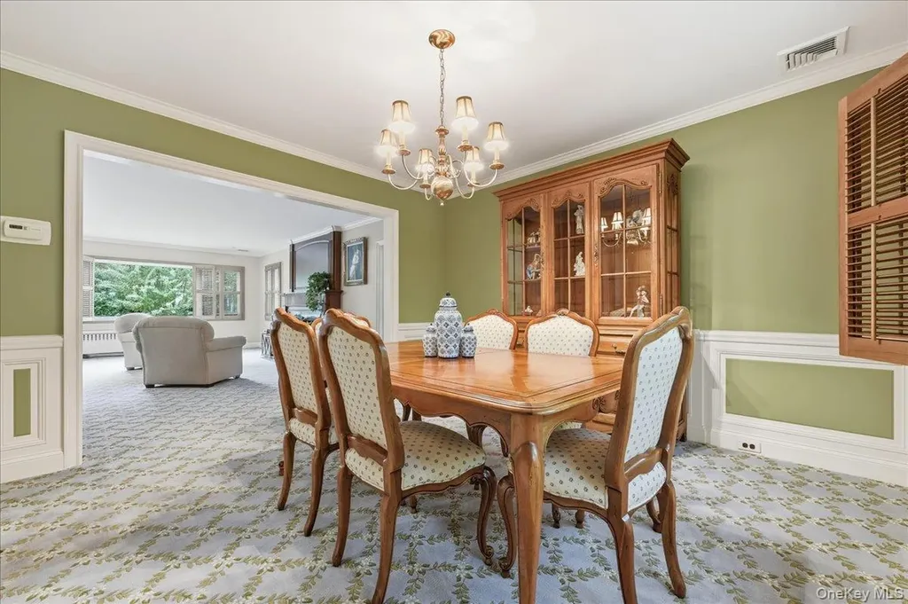 88 Luquer Road Manhasset NY 11030
