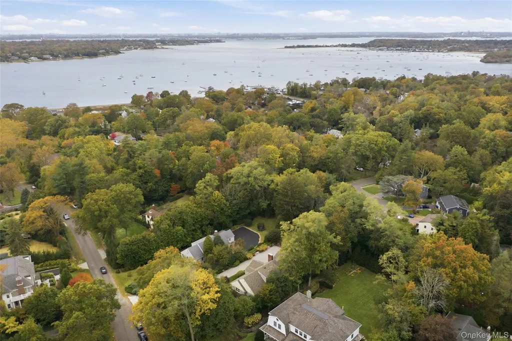88 Luquer Road Manhasset NY 11030