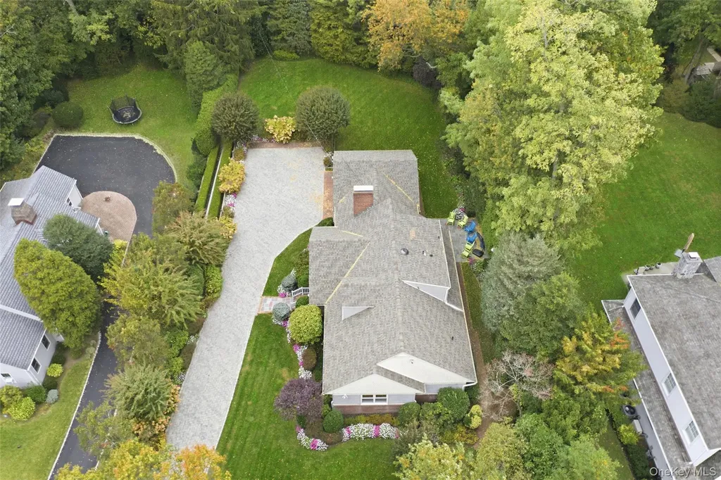 88 Luquer Road Manhasset NY 11030