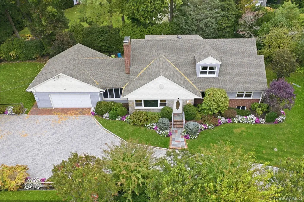 88 Luquer Road Manhasset NY 11030