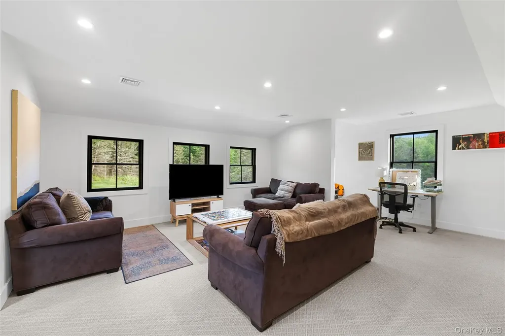 36 Spruce Lane Poughkeepsie NY 12603