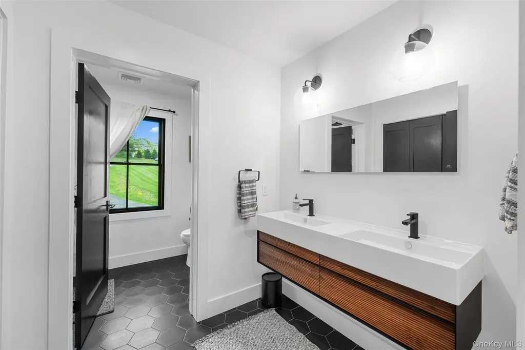 36 Spruce Lane Poughkeepsie NY 12603