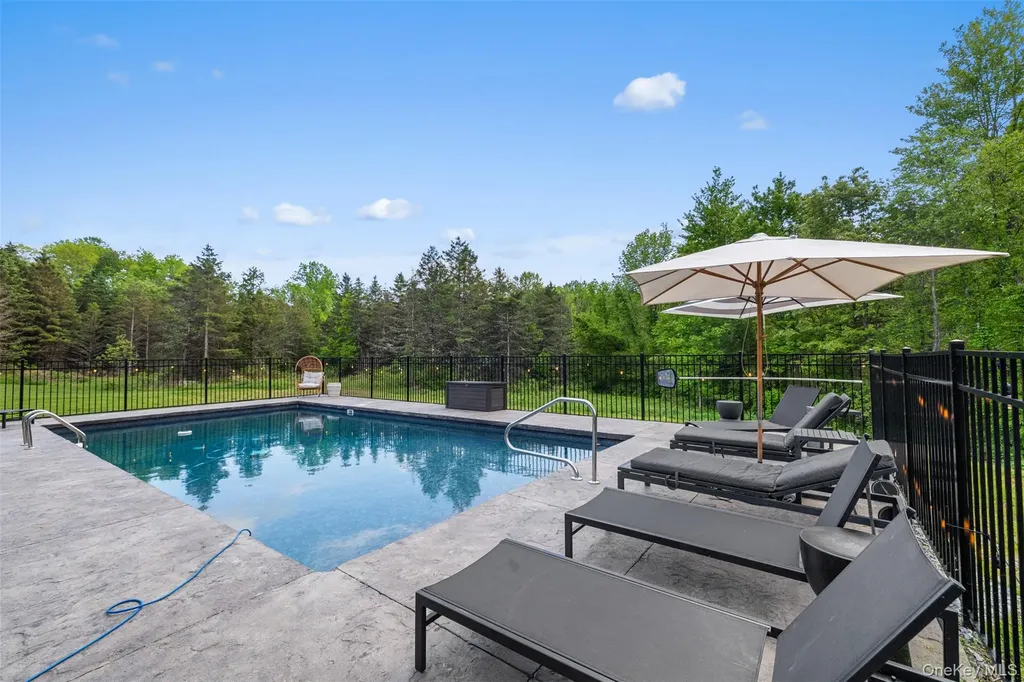 36 Spruce Lane Poughkeepsie NY 12603