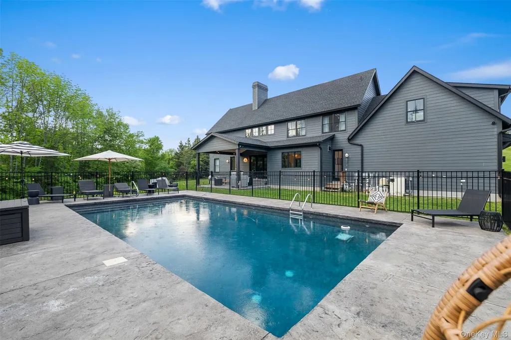 36 Spruce Lane Poughkeepsie NY 12603