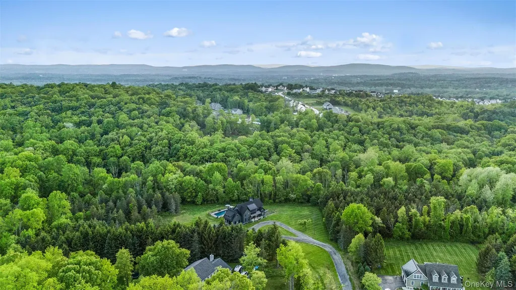 36 Spruce Lane Poughkeepsie NY 12603