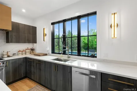 36 Spruce Lane Poughkeepsie NY 12603