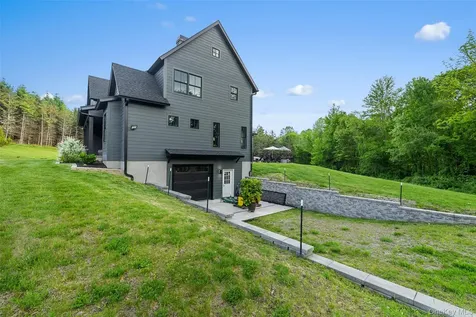 36 Spruce Lane Poughkeepsie NY 12603
