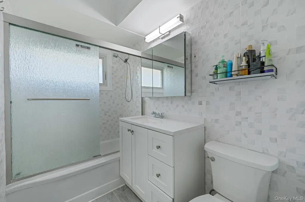 26 Sky Lane Levittown NY 11756