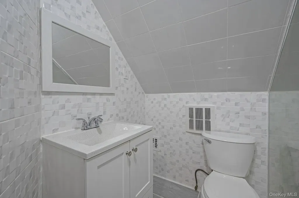 26 Sky Lane Levittown NY 11756