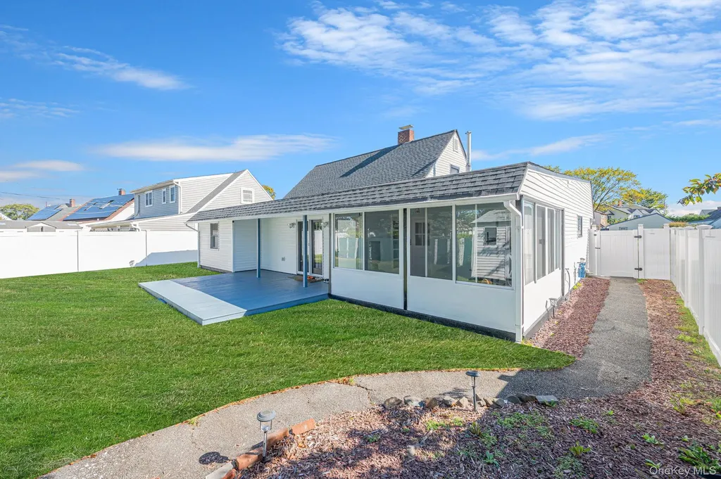 26 Sky Lane Levittown NY 11756