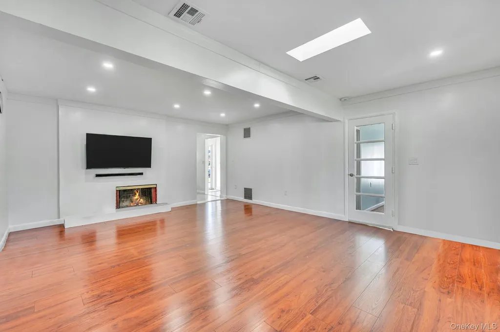 26 Sky Lane Levittown NY 11756