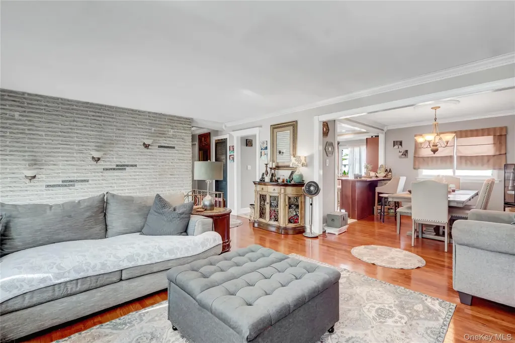 2573 Harvard Lane Seaford NY 11783