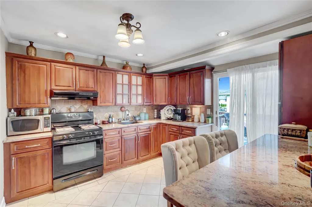 2573 Harvard Lane Seaford NY 11783