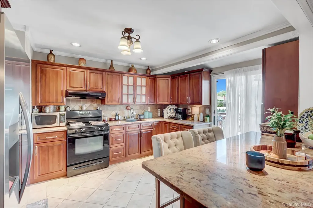 2573 Harvard Lane Seaford NY 11783
